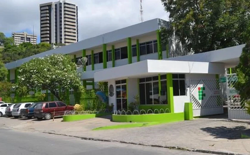 Ifal seleciona professores para graduações à distância