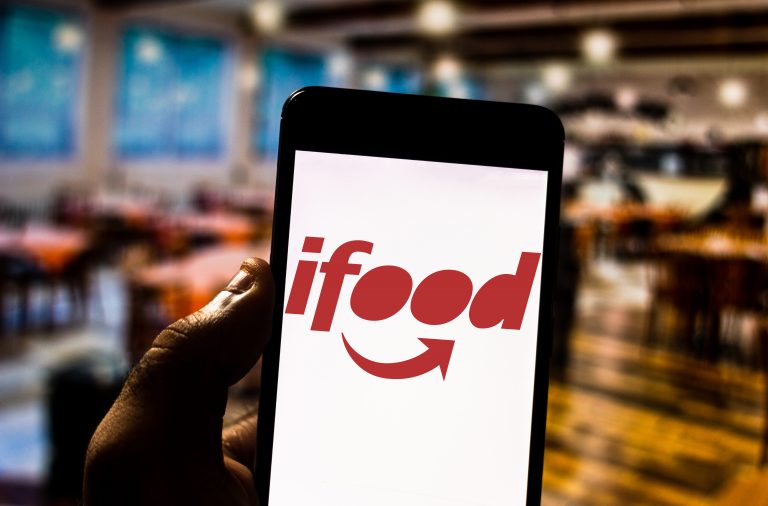 iFood diz que mudança nos nomes dos restaurantes no aplicativo são culpa de prestador de serviço