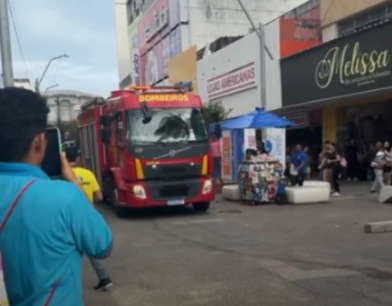 Corpo de Bombeiros se mobiliza para apagar princípio de incêndio em loja de Maceió