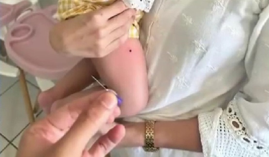 Mãe denuncia suposta falha em vacinação de bebê em Maceió