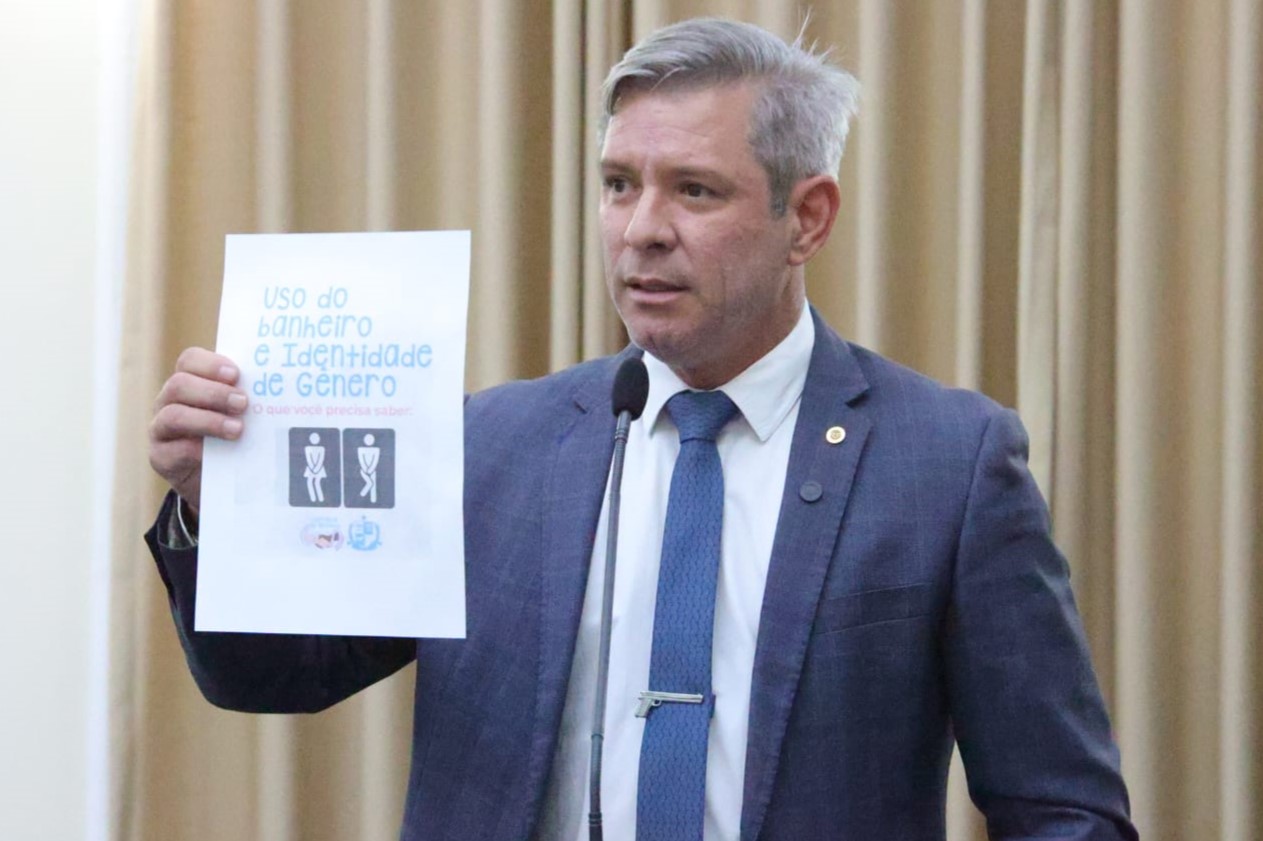 Deputado critica postagem do MPAL sobre uso de banheiros por pessoas trans