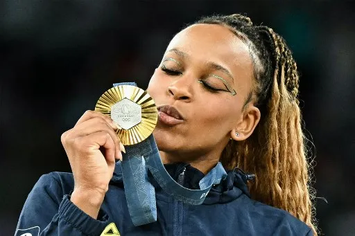 Rebeca Andrade é celebrada por lendas do esporte brasileiro