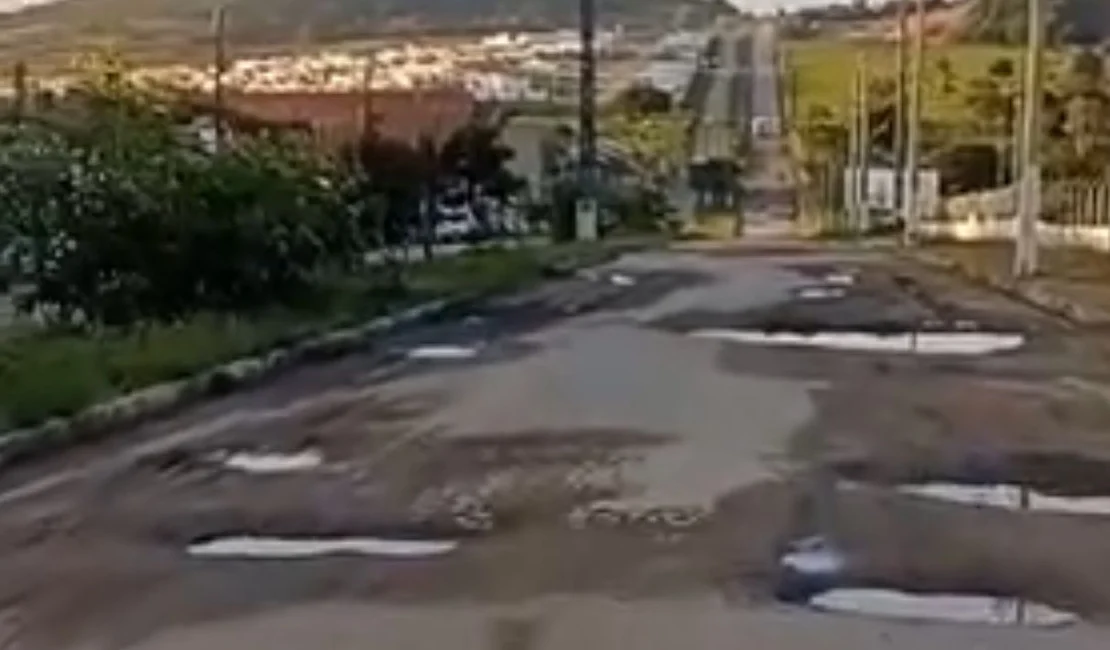'Zona de guerra': moradores reclamam das condições da Av. Pedro Tertuliano, em Arapiraca