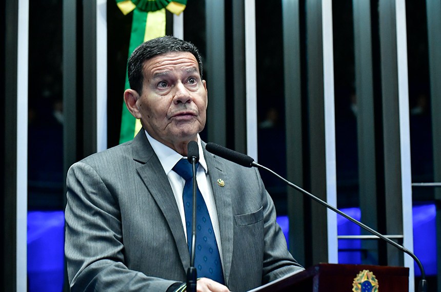 Ex-vice de Jair Bolsonaro, Hamilton Mourão é o único senador a votar contra o fim da 6x1