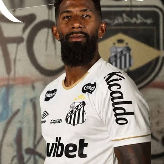 Santos anuncia Rodinei e reforça elenco para sequência da temporada