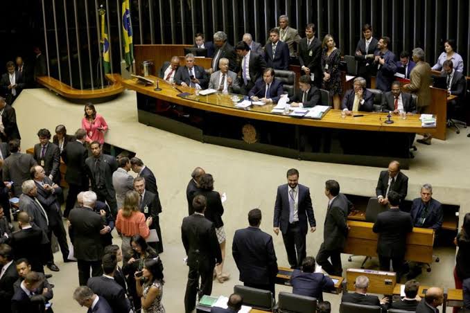 Vai sobrar votos: a partir de agora, deputados só querem apoio de peso