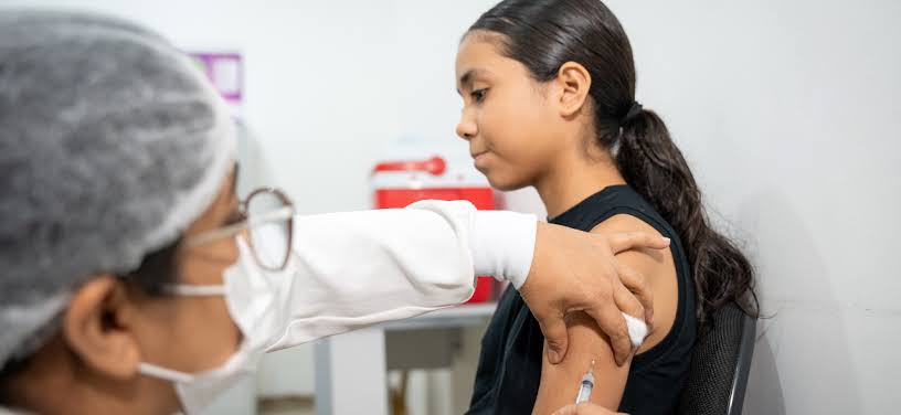 Jovens de 15 a 19 anos podem se vacinar contra o HPV até dezembro