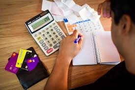 Endividamento atinge 83% das famílias em Maceió, aponta Fecomércio