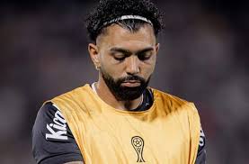 Gabigol justifica ida ao vestiário após substituição no Santos