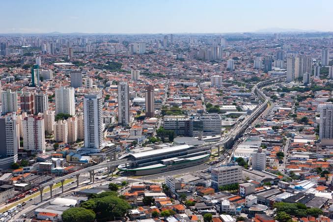 Checklist da casa nova na Vila Prudente: automação, limpeza de piscina e assistência técnica