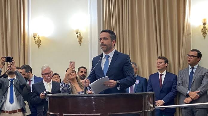 Mais gente e o “mesmo” concreto: a ‘primeira’ mensagem de Paulo Dantas