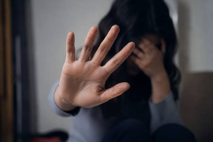 Homem ameaça e tenta invadir casa de mulher na Cidade Universitária