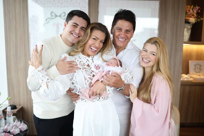 Cesar Filho e Elaine Mickely celebram nascimento da 2ª neta