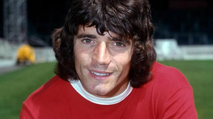 Kevin Keegan, ídolo inglês do Liverpool, morre aos 75 anos
