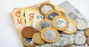 Pesquisa revela que 43% dos brasileiros veem piora na economia nos últimos 12 meses