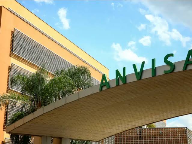 Anvisa anuncia recolhimento de água mineral e suspende energético