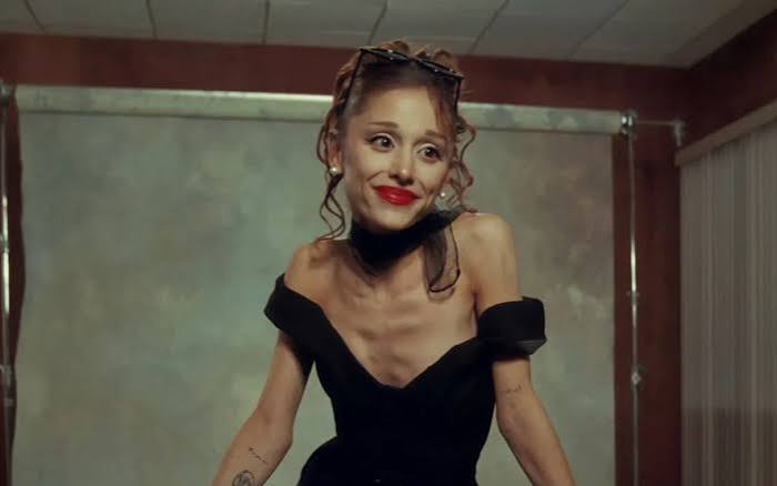 Ariana Grande fará pausa após críticas e deixa musical em Londres