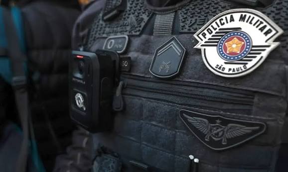 Homem é preso por agredir companheira na frente da neta de 2 anos