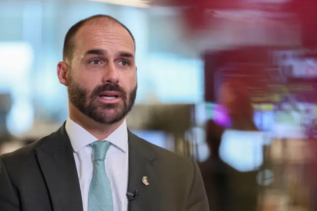 STF mantém pena de 4 anos e 2 meses para Eduardo Bolsonaro