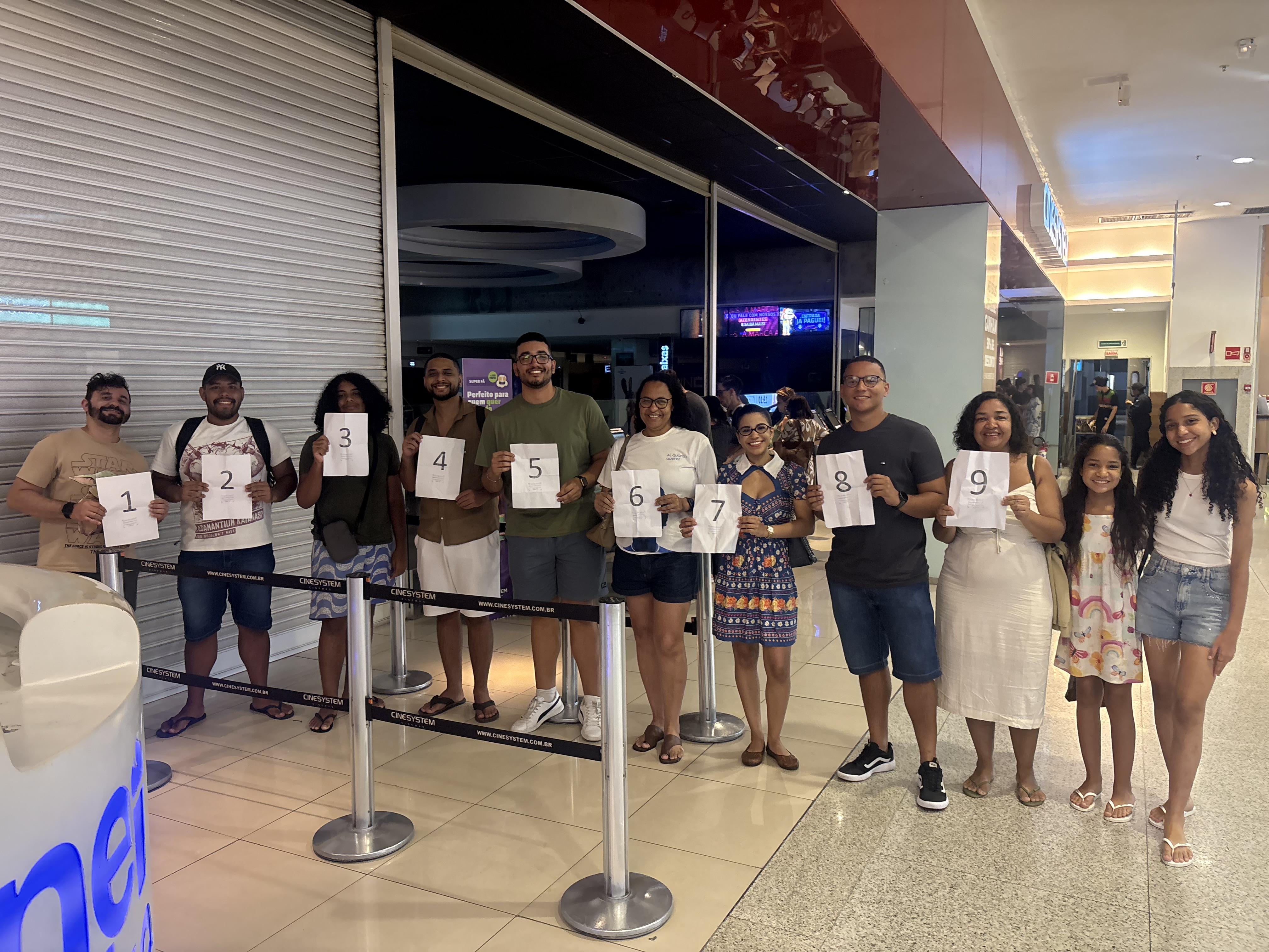 Fãs de cinema ficam horas na fila em Maceió para ganhar um ano de cinema grátis