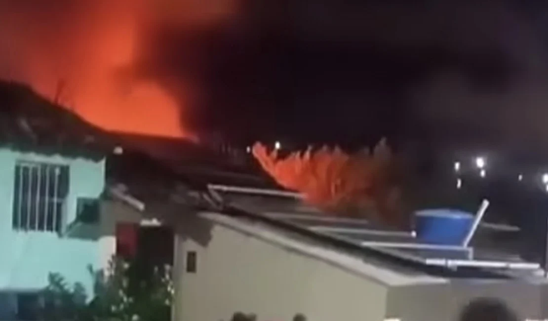 Mulher morre em incêndio dentro de casa no Centro de Satuba