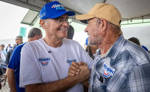 Renan Calheiros vota em Maceió e comenta eleição em Alagoas
