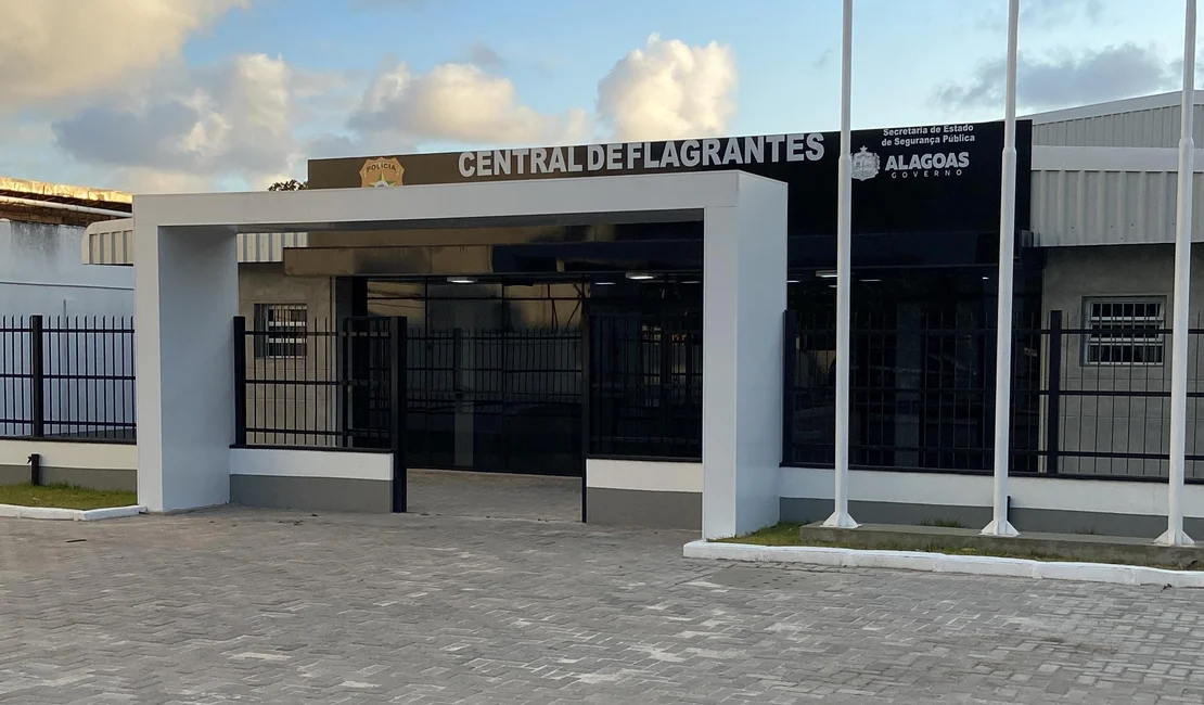 Corregedoria da PM vai apurar condução do porteiro durante panelaço em Maceió