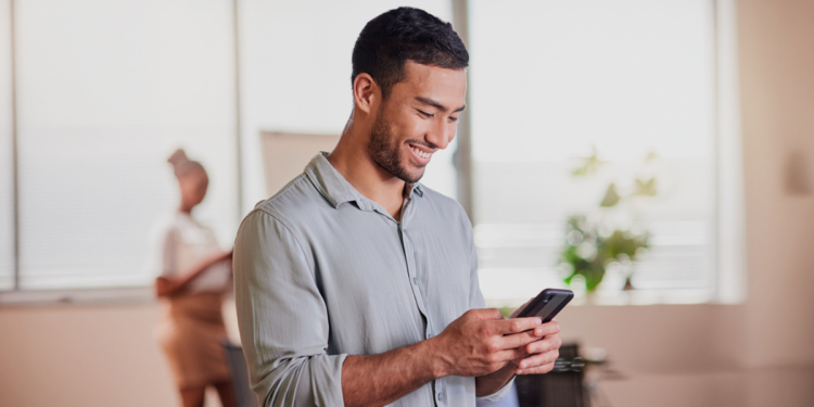 Sicoob transforma SuperApp em um “assistente financeiro” inteligente