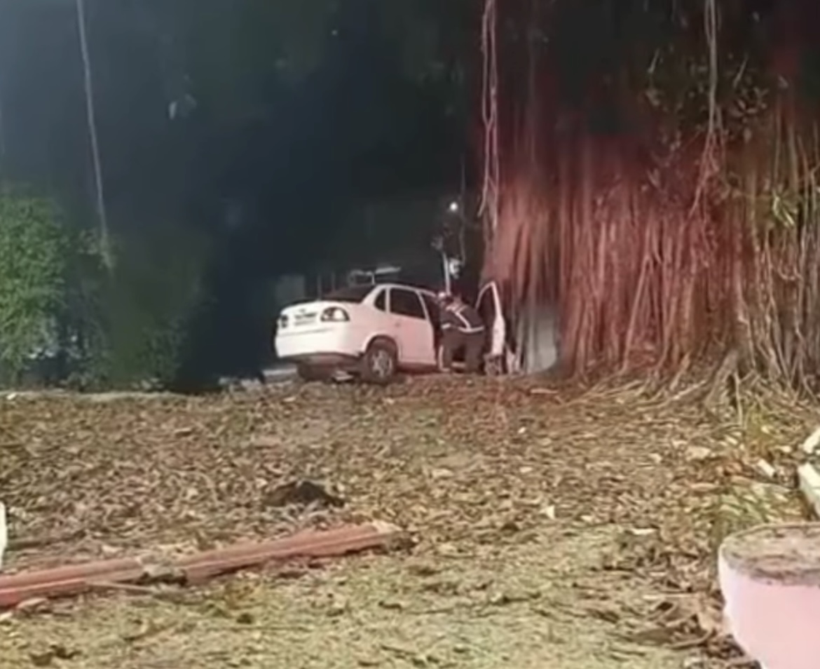 Vídeo: carro perde controle e quase cai em ribanceira no Farol, em Maceió