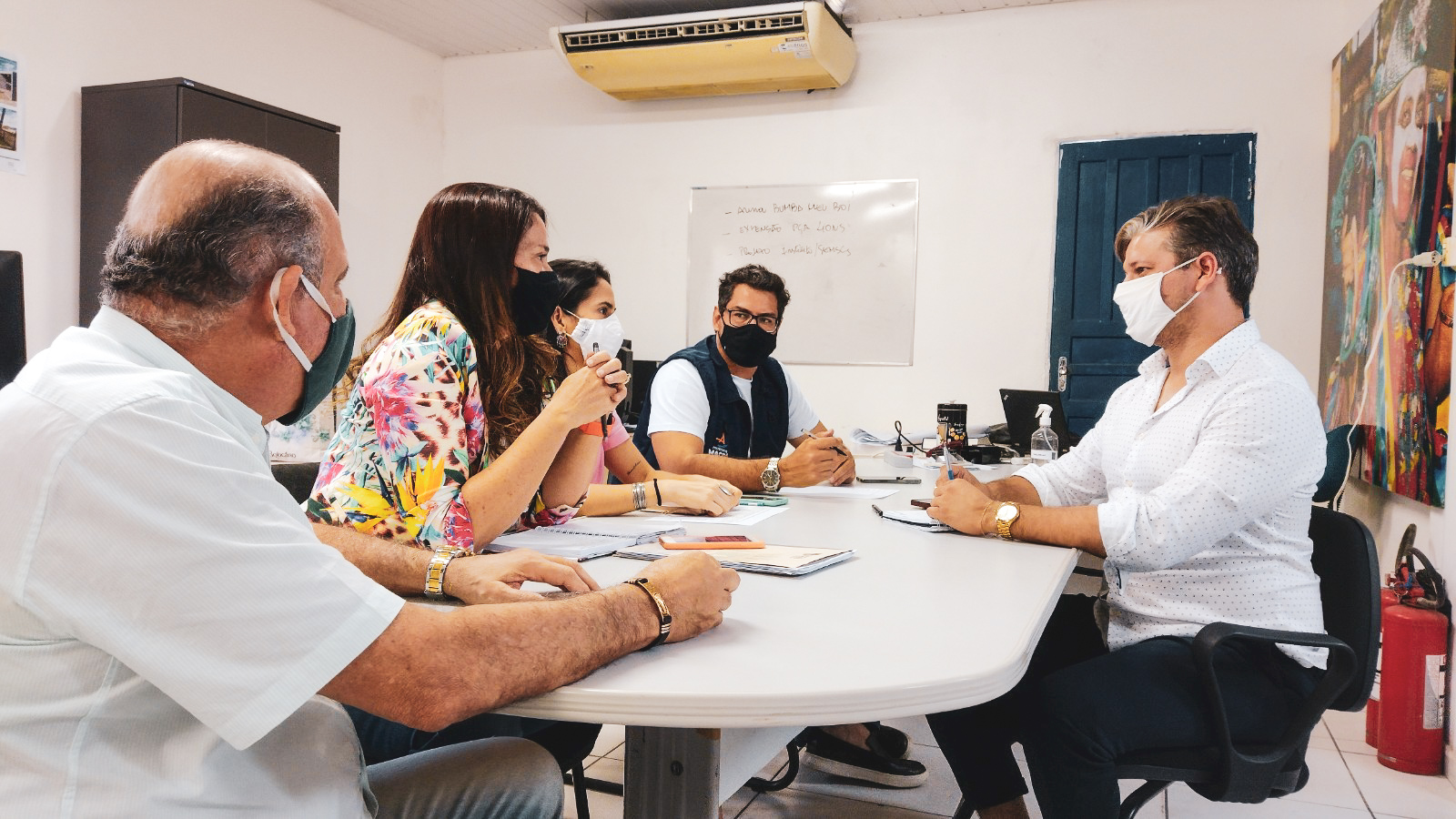 Mutirão da Prefeitura é organizado para recuperar vias da Avenida Leste-Oeste