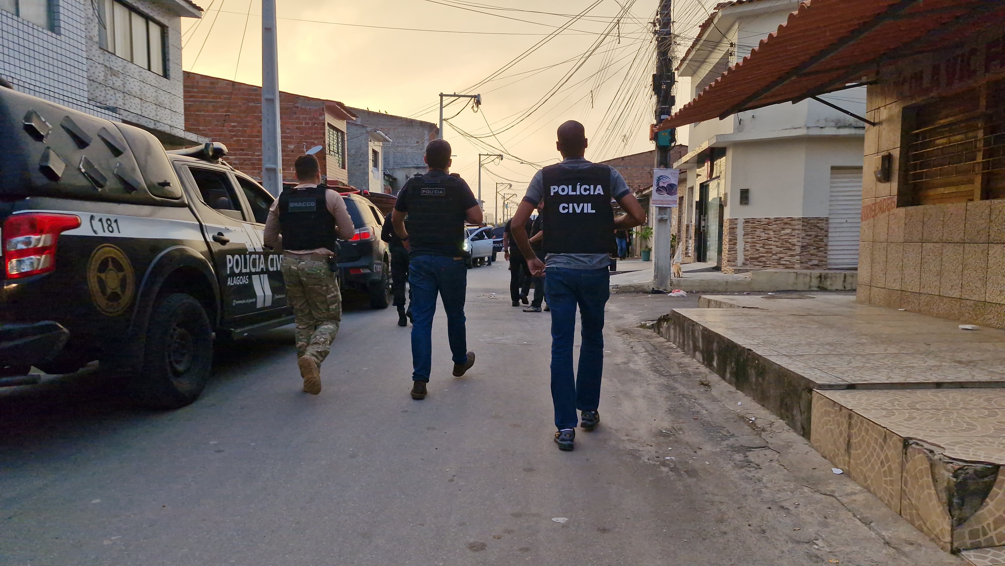 Polícia Civil desarticula núcleo de facção na parte baixa de Maceió e prende principal alvo da operação