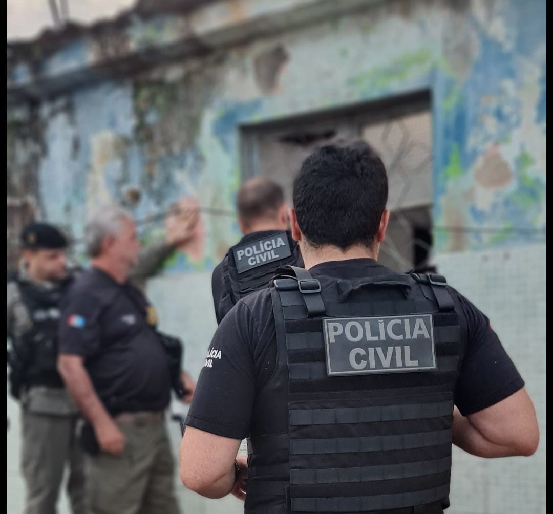 Polícia prende quatro suspeitos em operação contra grupo criminoso