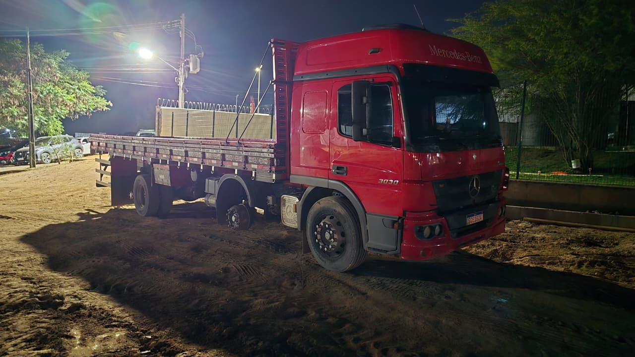 Caminhão roubado em Maceió é encontrado em área rural de Palmeira dos Índios