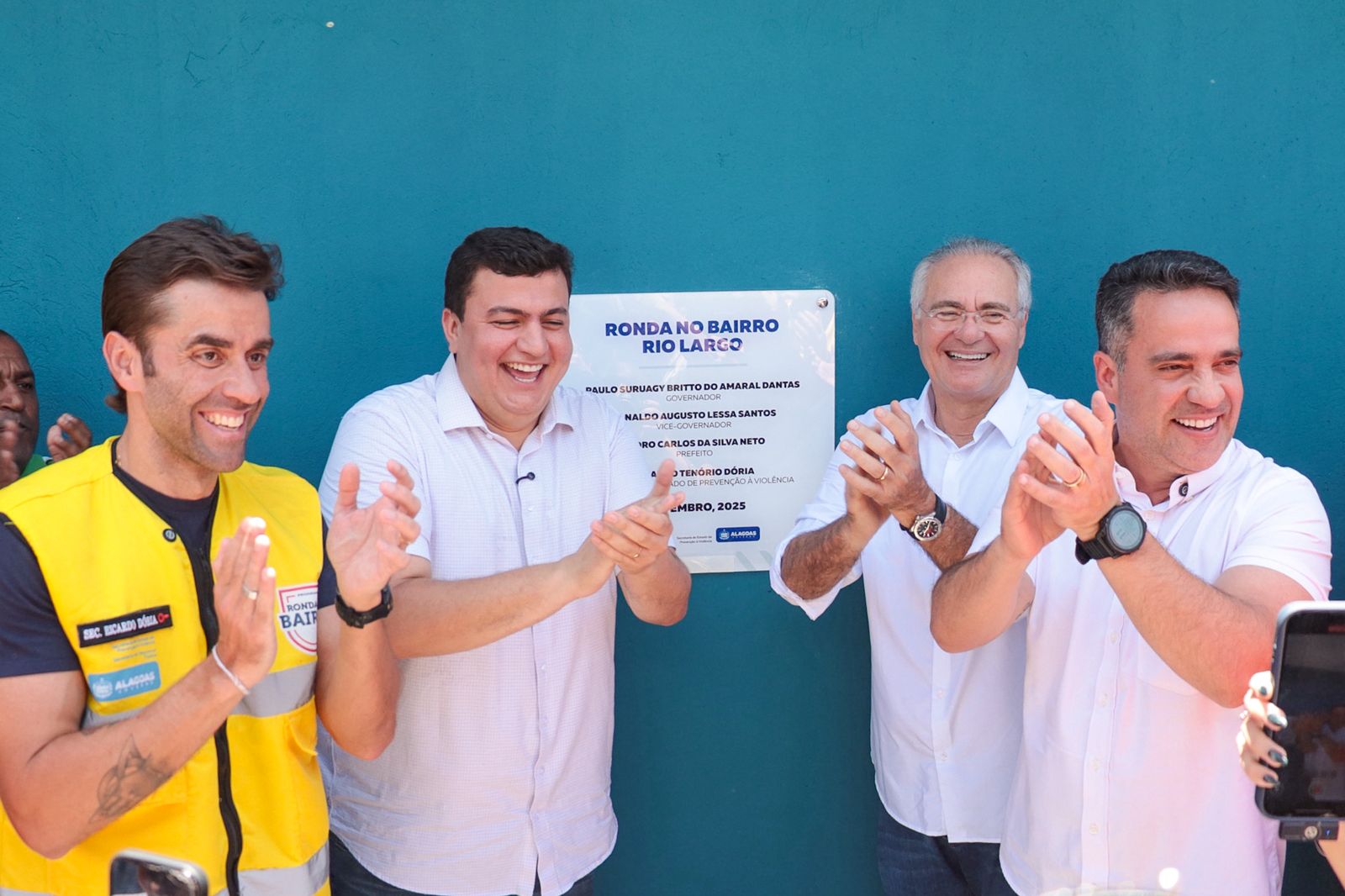 Ao lado de Paulo Dantas, secretário Ricardo Dória entrega base do Ronda no Bairro em Rio Largo