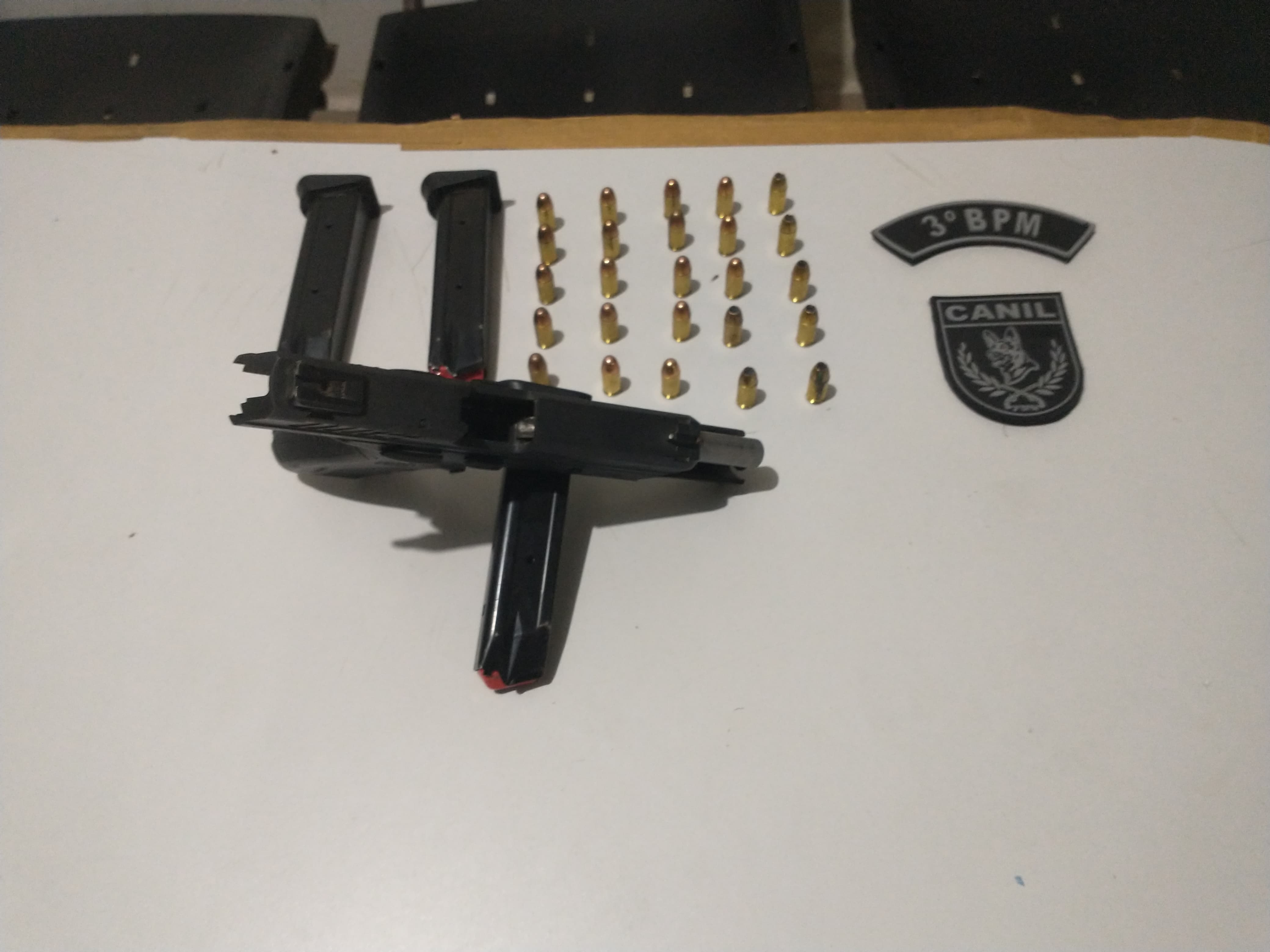 Homem é preso após tentar atirar contra motorista e causar colisão em Arapiraca