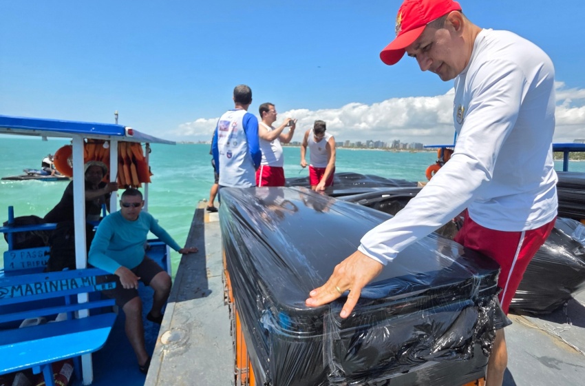 Corpo de Bombeiros vistoria balsas que serão utilizadas na queima de fogos em Maceió