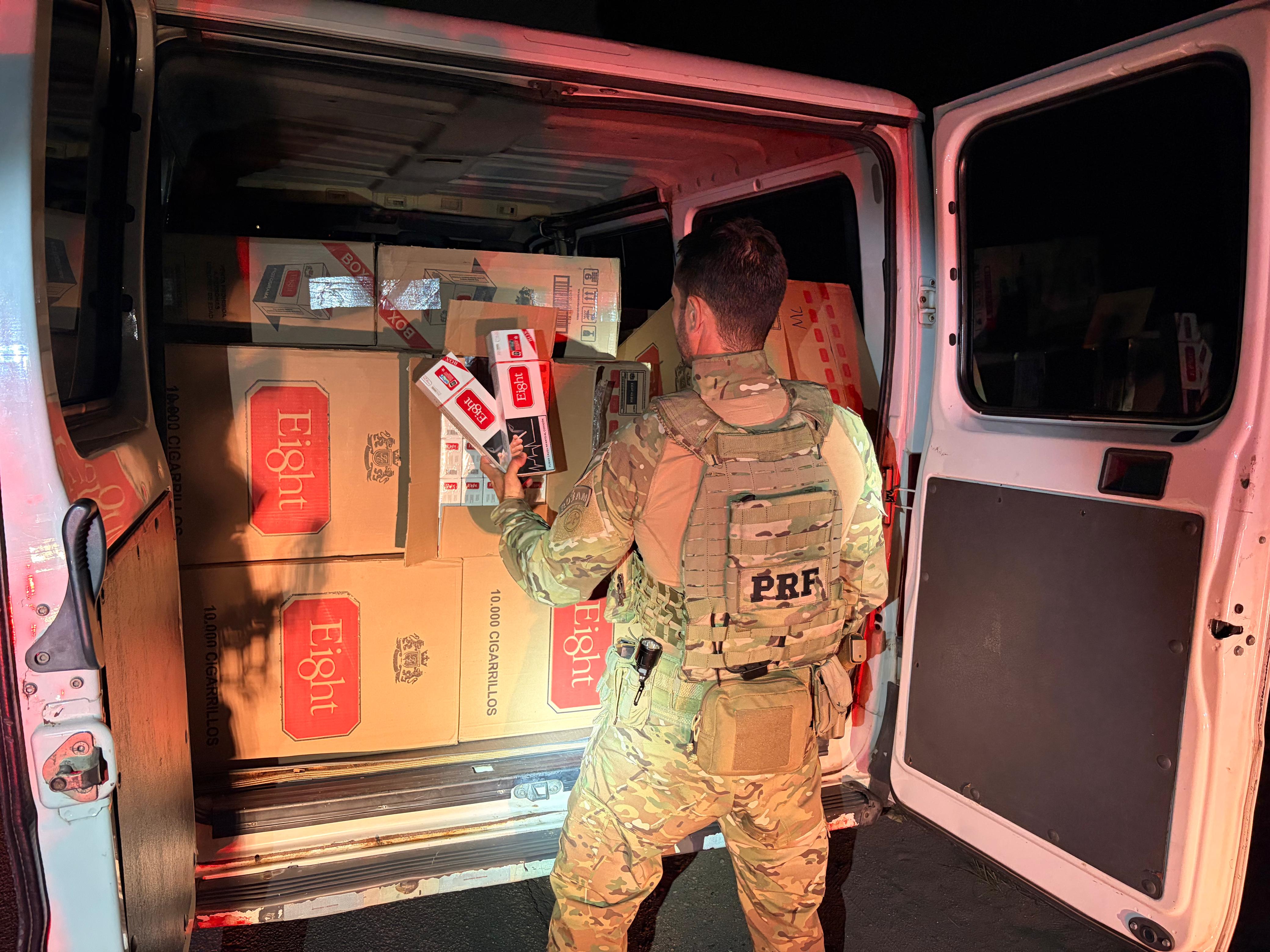 PRF intercepta carga milionária de cigarros ilegais na Região Metropolitana de Maceió