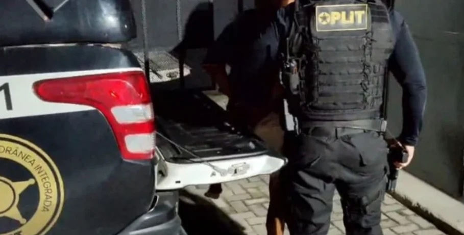 Homem é detido após ameaçar ex-companheira e confrontar policiais na Jatiúca