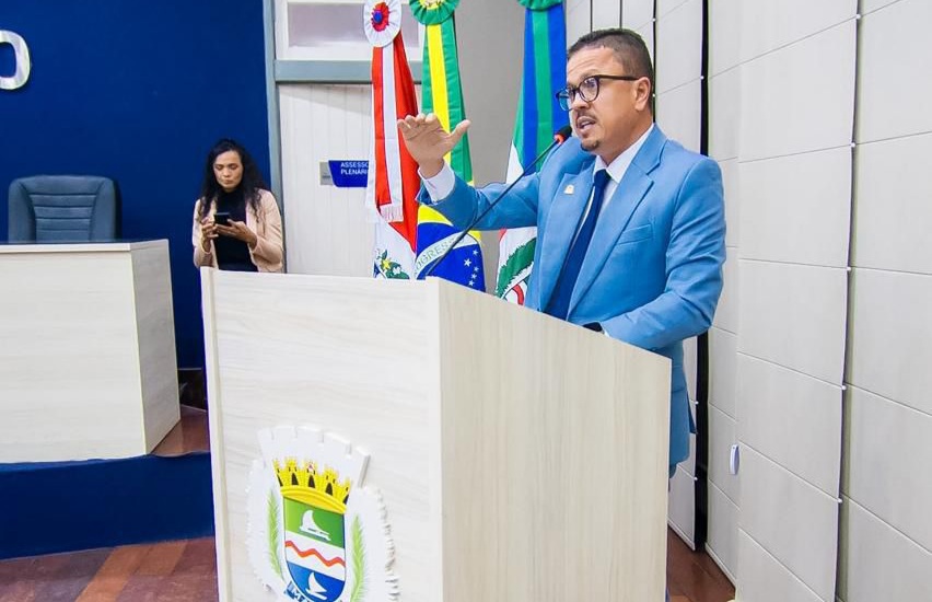 Vereador Charles Hebert critica reajuste de 4,3% em duas parcelas da Prefeitura