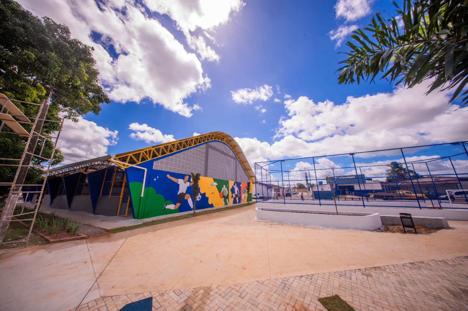 Luciano Barbosa entrega nova praça e ginásio no Paineiras