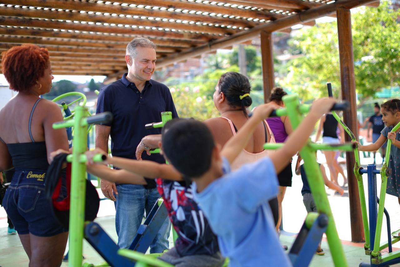 Renan Filho propõe centros regionais para atendimento a crianças com autismo e mães atípicas em AL