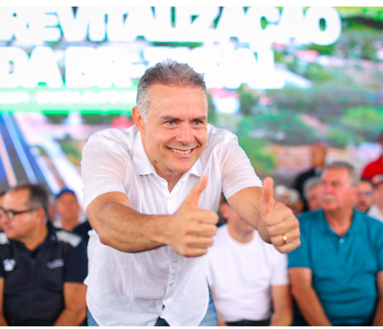 CRESCENDO! Renan Filho supera JHC em enquete
