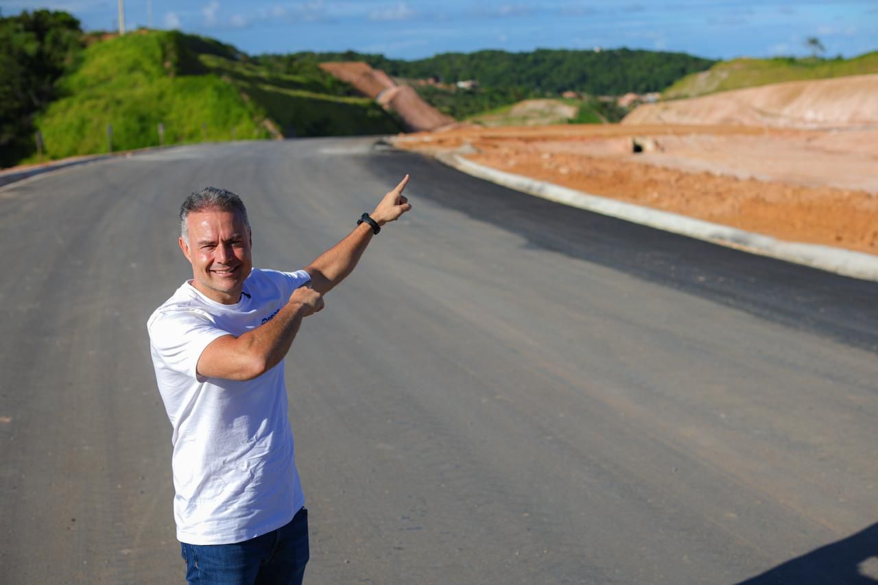 Renan Filho visita obras da AL-101 Norte e defende ampliação até Maragogi