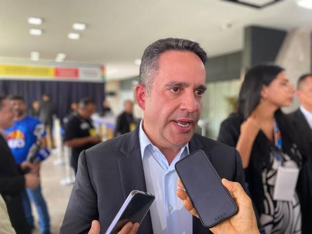 Paulo Dantas destaca avanço na saúde digital enquanto Maceió enfrenta filas