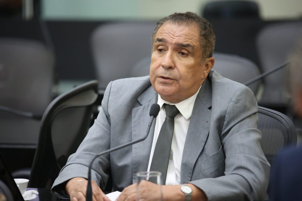 Inácio Loiola propõe campus da Uneal em Delmiro Gouveia