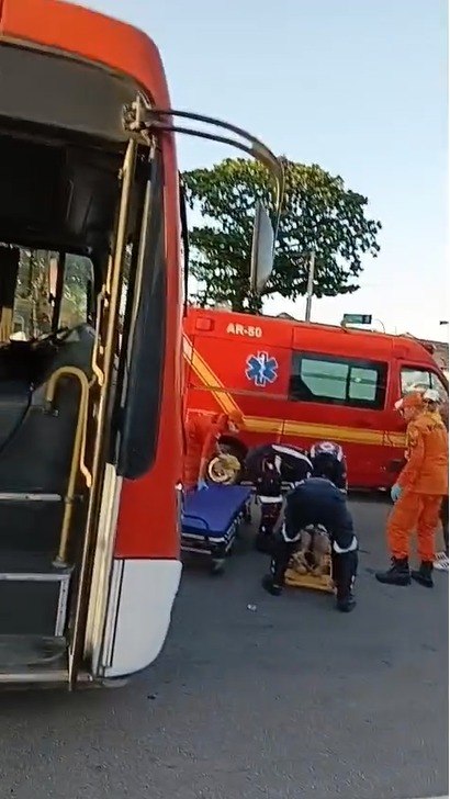 Mulher morre após ser atropelada por ônibus na Avenida da Paz