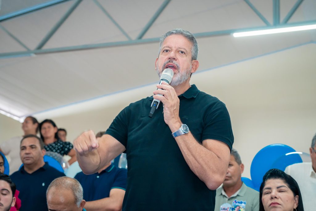 Arthur Lira percorre municípios do Sertão e destaca investimentos em abastecimento de água