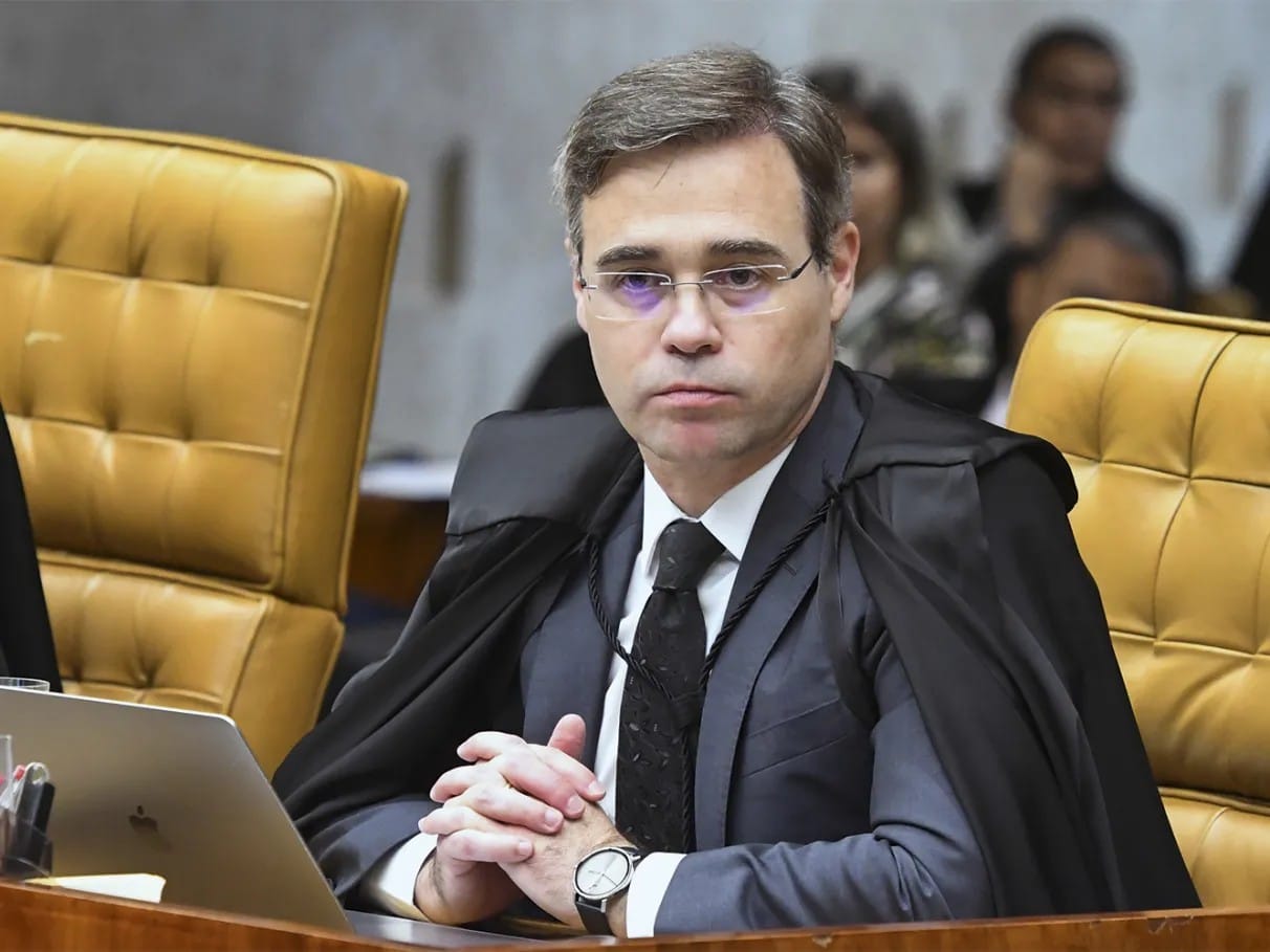 Mendonça admite encontro com dono do Banco Master em 2025