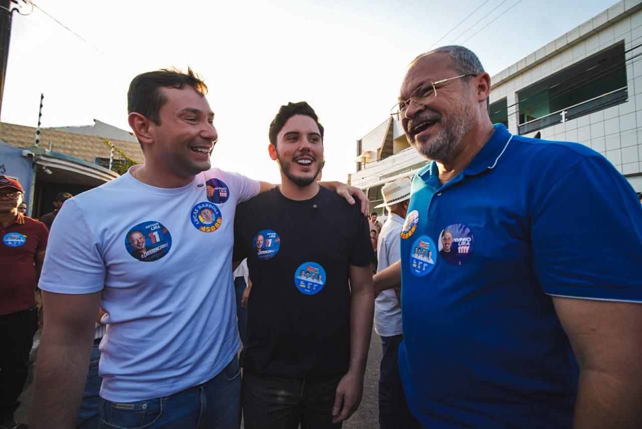 Lucas Barbosa reúne multidão em caminhada e comício em Feira Grande