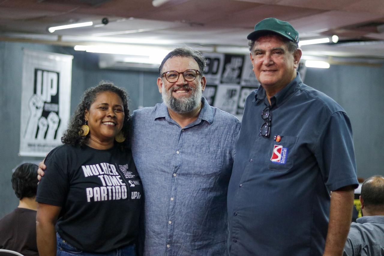 Fleming apresenta suplentes e cobra transparência de adversários em AL